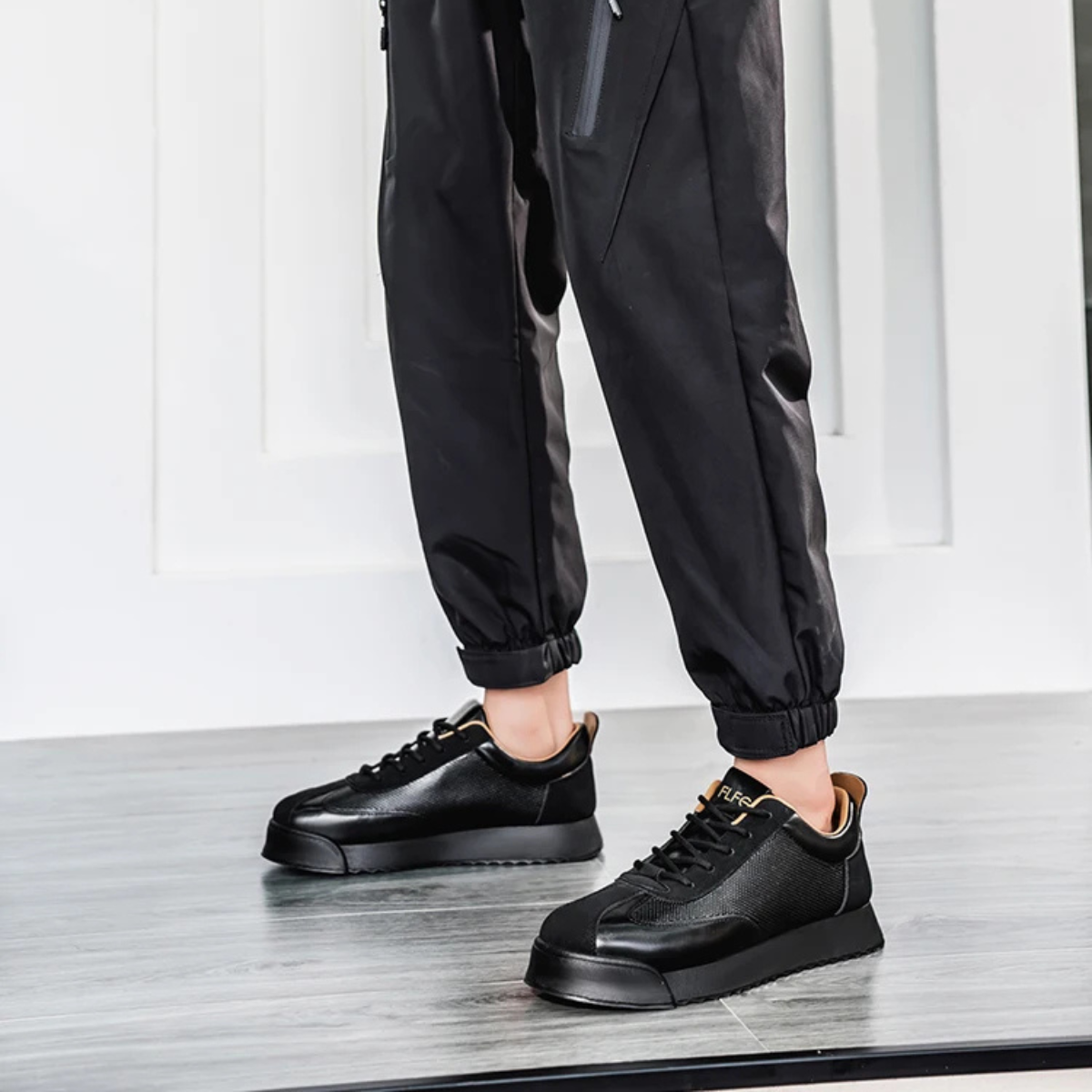 The Woodmere Men’s Retro Leather Casual Comfort Lace Up Shoes