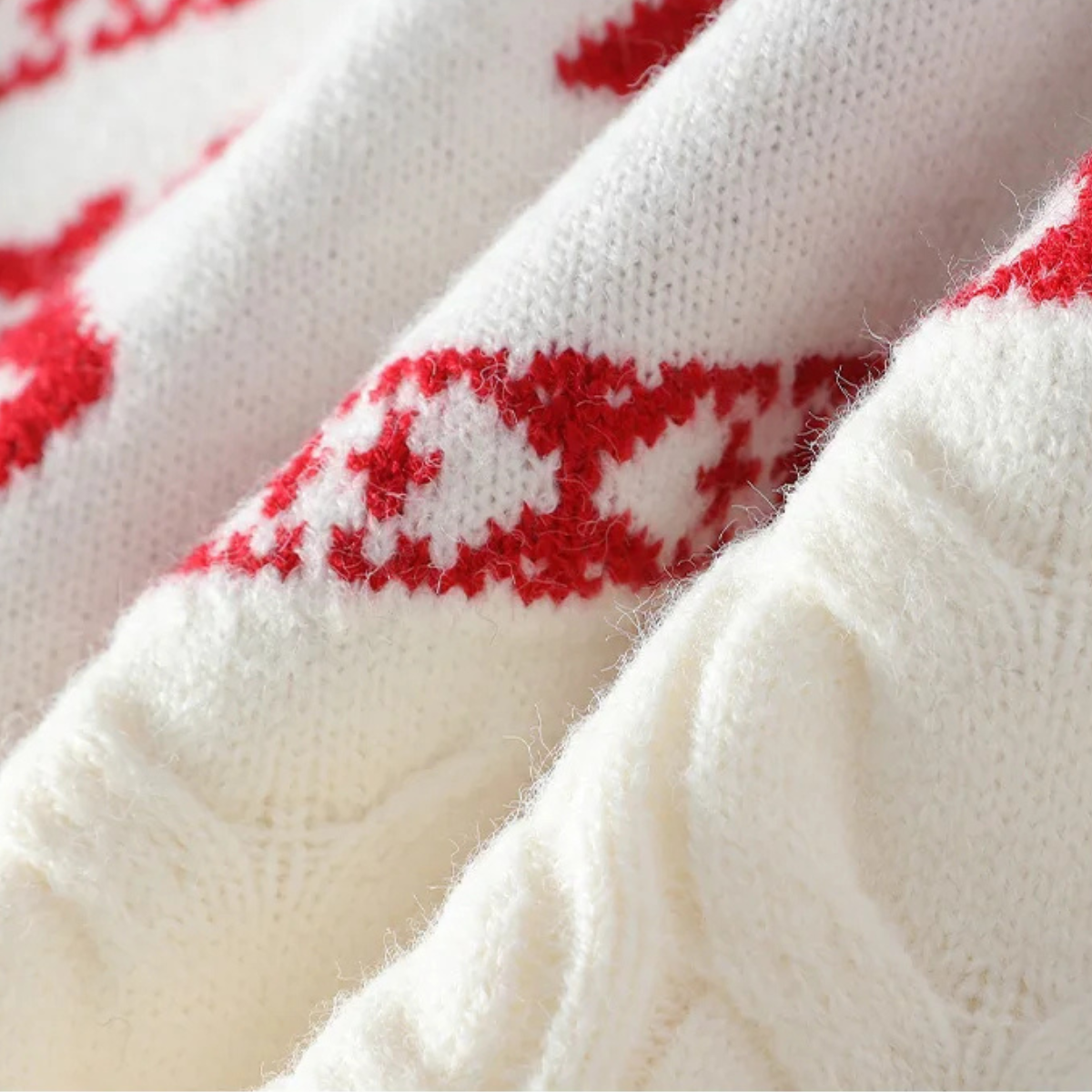 The Vicenza Men’s Knitted Reindeer Christmas Knitted Sweater – White