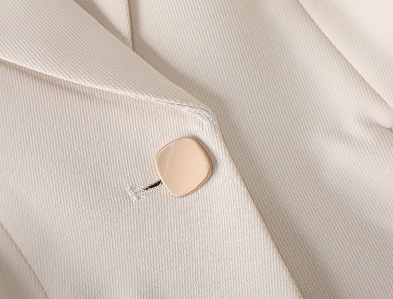 Women's Professional Blazer with Modern Cut