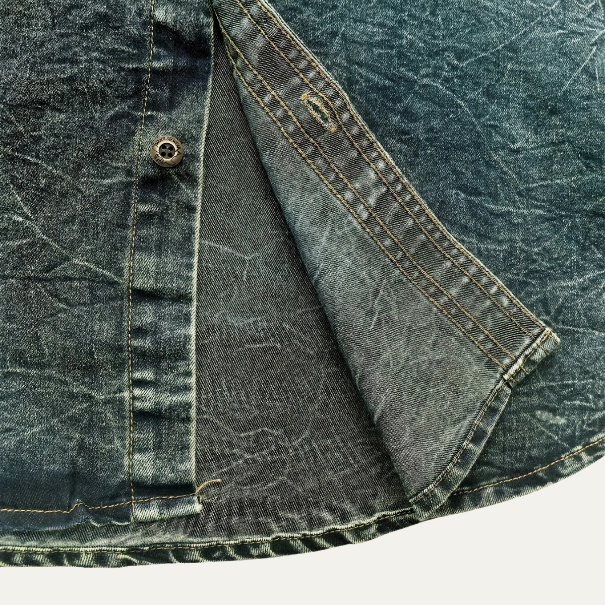 The Silverlark Men’s Button Up Vintage Denim Shirt Jacket with Dual Pockets