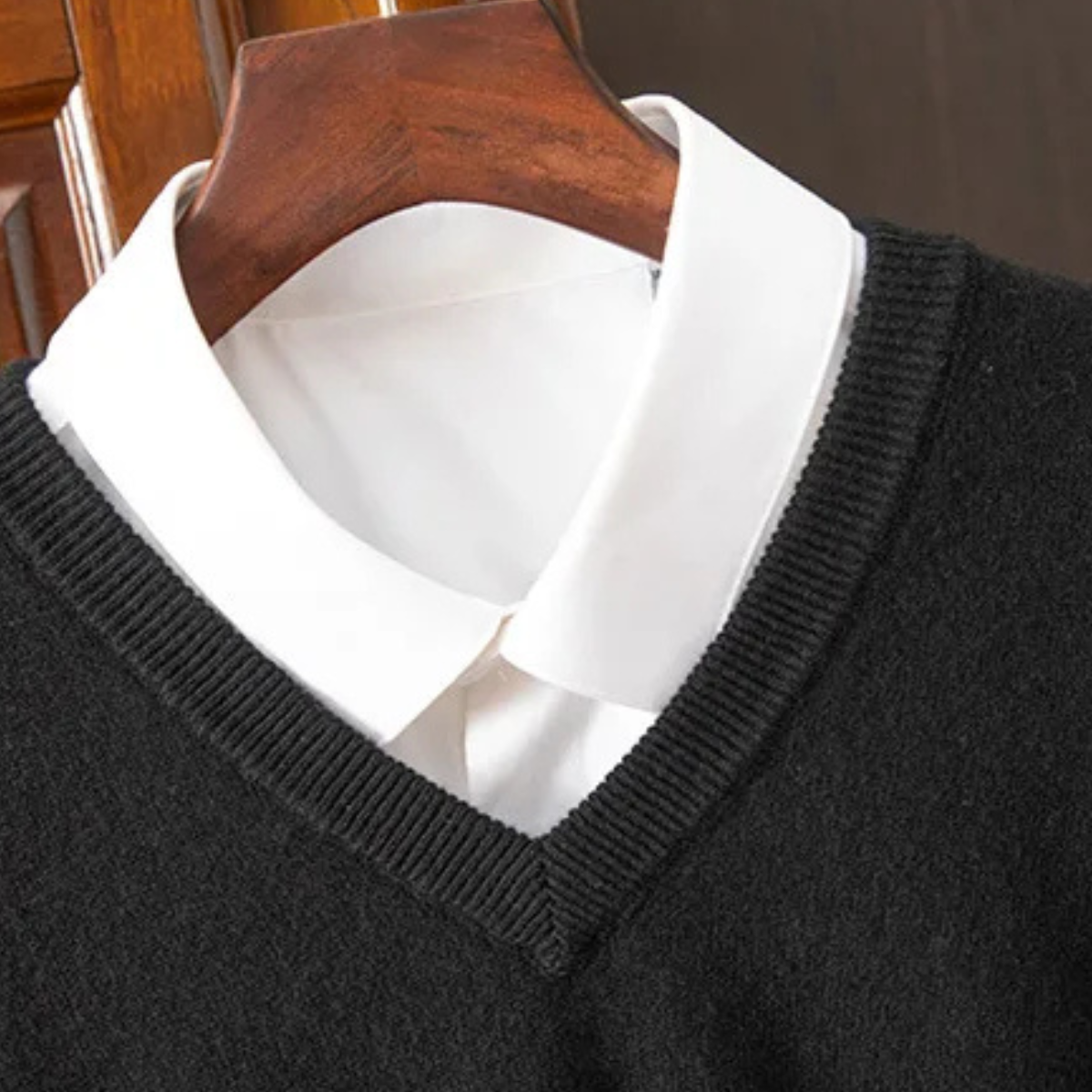 The Linfield Men's Soft Warm Knit Cashmere V Neck Sweater