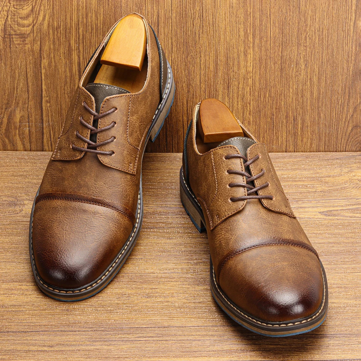 The Monferrato Men’s Retro Lace Up Leather Oxford Shoes