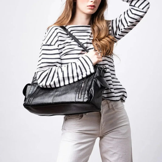 Classic Everyday Tote – Stylish and Roomy Shoulder Bag Crafted from Soft Vegan Leather