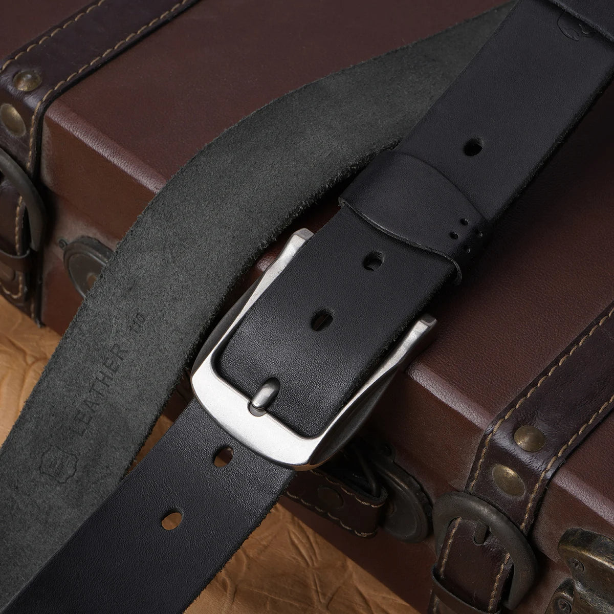 The Farnham Belt – Classic Cowhide Leather, Hand-Finished