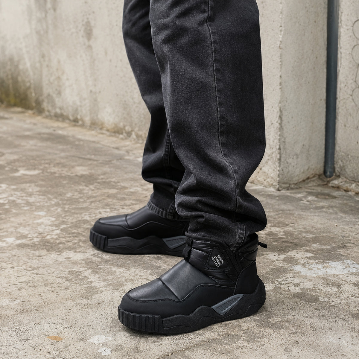 The Ironwood Hill Men’s Insulated Anti Slip Snow Boots
