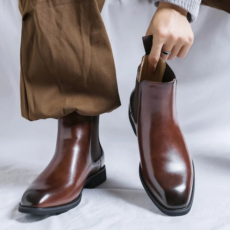 The Torrey Pines Men's Pointed Toe Leather Chelsea Boots