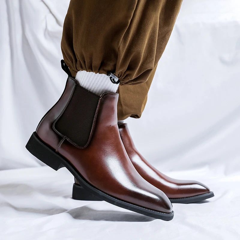 The Torrey Pines Men's Pointed Toe Leather Chelsea Boots