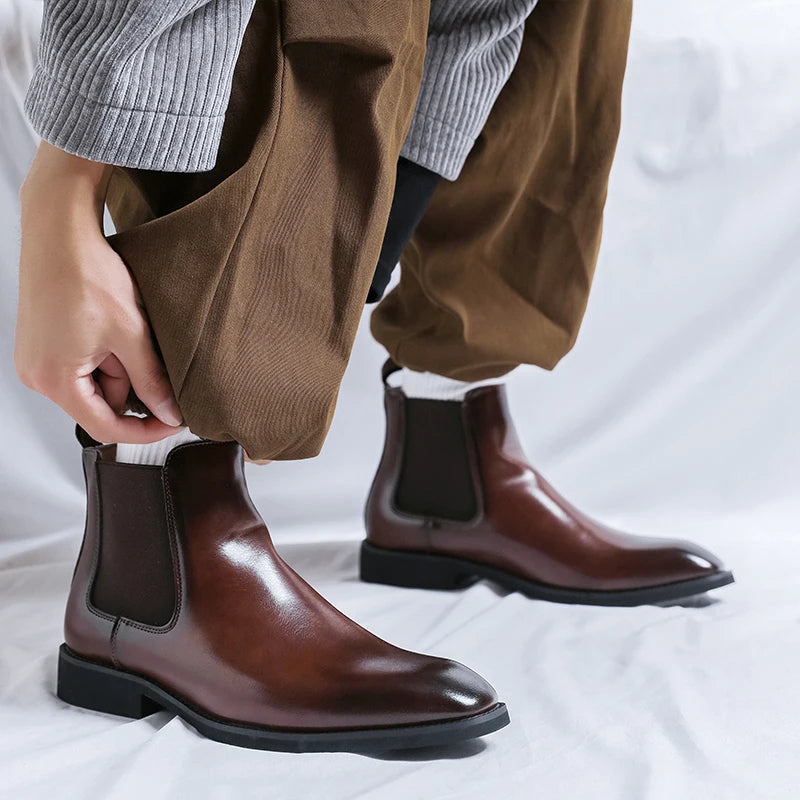 The Torrey Pines Men's Pointed Toe Leather Chelsea Boots